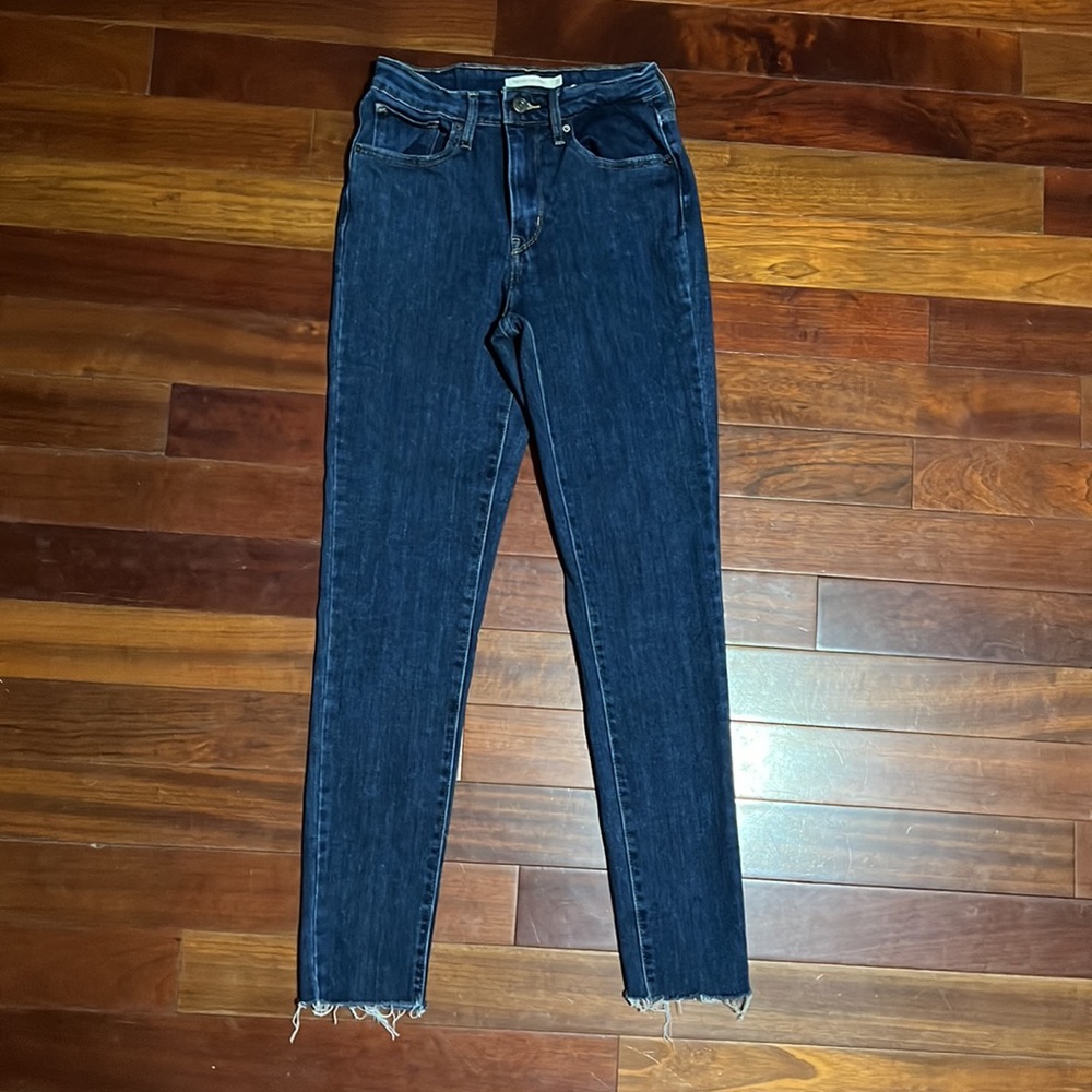 Levi’s - Picture 3 of 5